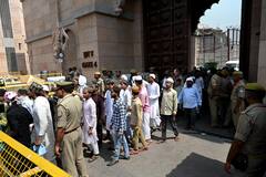 In Photos: सर्वे विवाद के बीच वाराणसी की ज्ञानवापी मस्जिद में शांतिपूर्वक अदा की गई जुमे की नमाज, सामने आईं तस्वीरें