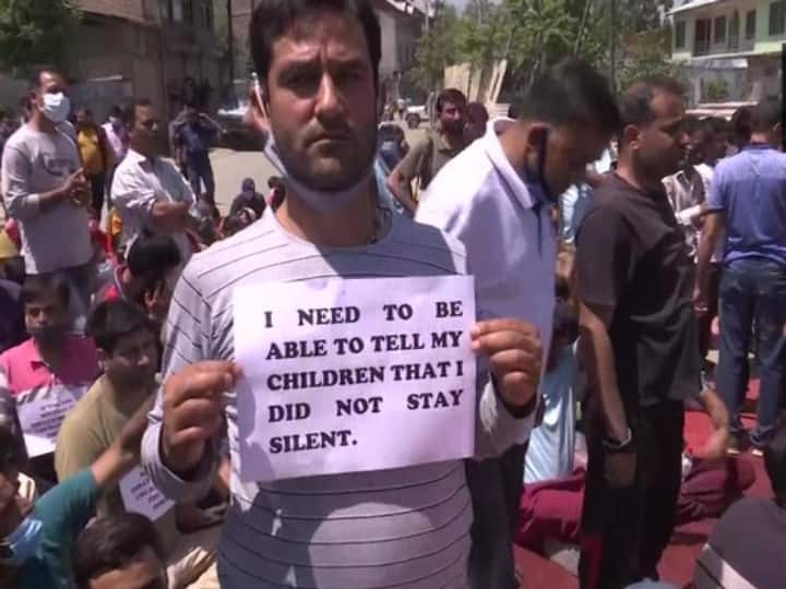 Kashmiri Pandit Killing | Protests Erupt After Rahul Bhat Shot Dead By Terrorists, Kashmiri Pandits Demand Security Kashmiri Pandit Killing | Protests Erupt After Rahul Bhat Shot Dead By Terrorist, Kashmiri Pandits Demand Security Kashmiri Pandit Killing | Protests Erupt After Rahul Bhat Shot Dead By Terrorists, Kashmiri Pandits Demand Security