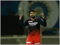 IPL 2022: पर्पल कैप की रेस में टॉप पर पहुंचे हसरंगा, जानें टॉप 5 में कौन कौन है शामिल