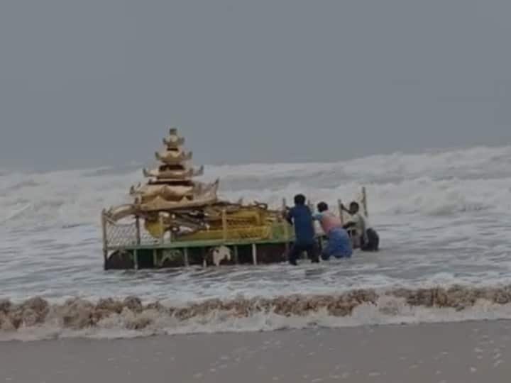 Andhra Pradesh: Chariot Washed Ashore In Srikakulam District Belongs To Myanmar Andhra Pradesh: Chariot Washed Ashore In Srikakulam District Belongs To Myanmar