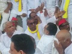 Gazipur News : गाजीपुर में धरने पर बैठे विधायक ओमप्रकाश राजभर,  बोले मुझ पर चौथी बार हुआ हमला