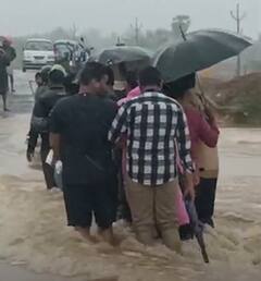 AP Inter exams 2022: స్టూడెంట్స్ కి సమస్య వచ్చింది.. ఎగ్జామ్ సెంటరే కదిలొచ్చింది | Asani Cyclone