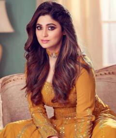 Bollywood Flop Actress: बॉलीवुड में फ्लॉप होने के बाद भी ये हसीनाएं जीती हैं बेहद ही लग्जरी लाइफ, लिस्ट में कई बड़े नाम शामिल