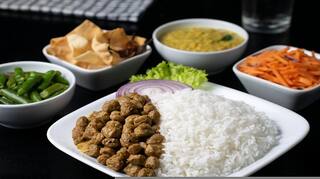 Health Tips: रात के खाने में इन 5 चीजों का सेवन बिल्कुल न करें, बिगड़ सकती है सेहत