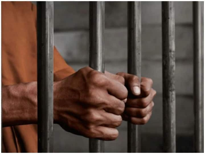 Big decision taken by UP government now prisoners of life imprisonment will be able to released before 60 years Lucknow News: यूपी सरकार ने लिया बड़ा फैसला, अब आजीवन कारावास के कैदी 60 साल से पहले छूट सकेंगे