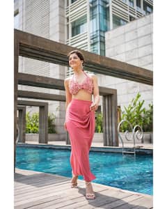 Mehreen Pirzada: మెహ్రీన్ డ్రెస్ చూశారా? అదిరిపోయింది