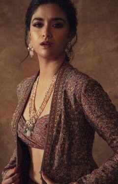 Keerthy Suresh: உன் மேல ஒரு கண்ணு... நடிகை கீர்த்தி சுரேஷ் லேட்டஸ்ட் க்ளிக்ஸ் !