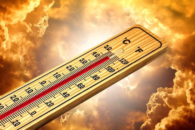 Gujarat will still experience heat, with temperature surpassing 44 degrees in five cities of the state, Surendranagar being the hottest city with 46 degrees ગુજરાતમાં હજુ વધશે ગરમી, રાજ્યના પાંચ શહેરમાં પારો 44 ડિગ્રીને પાર, 46 ડિગ્રી સાથે સુરેન્દ્રનગર સૌથી હોટેસ્ટ શહેર