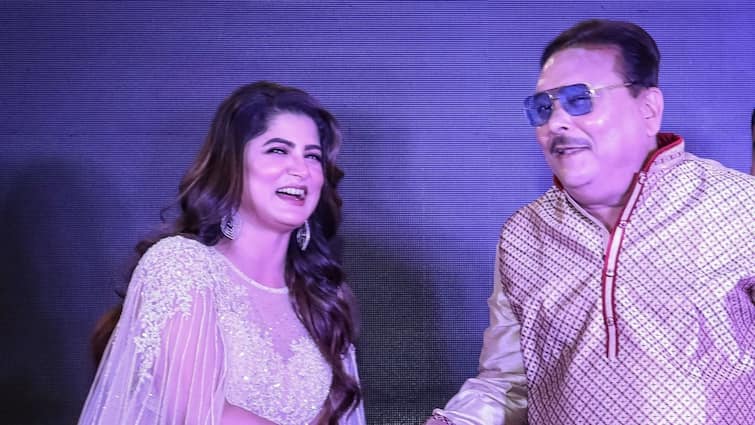 Madan Mitra: Madan Mitra attended Voy Peo Na music launch, know in details Madan Mitra: শ্রাবন্তীর নতুন ছবির মিউজিক লঞ্চে শেরওয়ানি, সানগ্লাসে হাজির মদন মিত্র