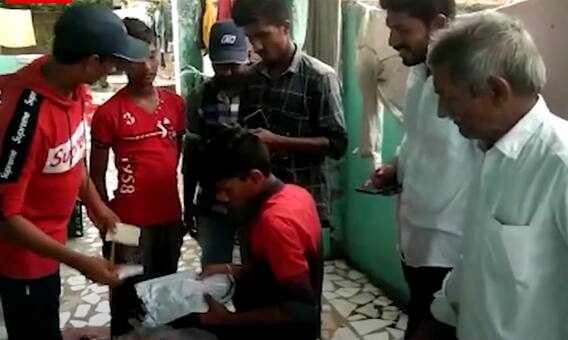 Online Order Fraud: చెప్పులు ఆర్డరిస్తే అవి వచ్చాయి.. చూసి షాకైన కస్టమర్ | ABP Desam