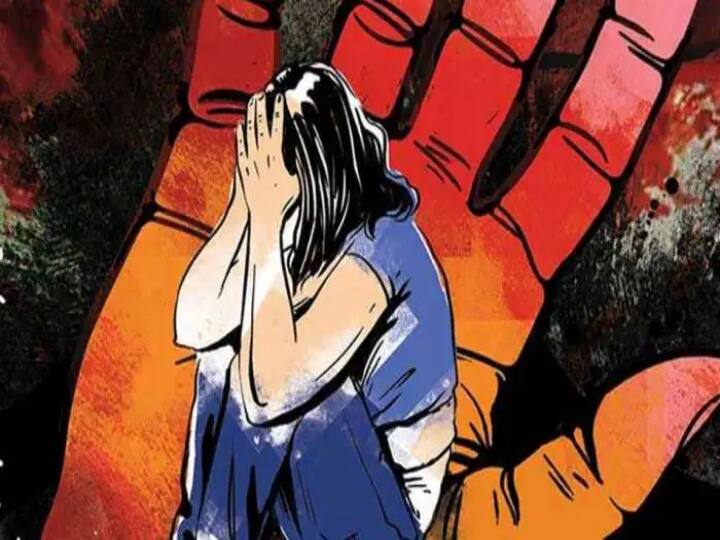 Crime : பெற்ற மகளை கள்ள காதலனுக்கு தாரைவார்த்த தாய்... 17 வயதில் தாயான சிறுமி.. அதிர்ச்சி சம்பவம்!