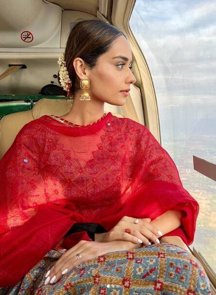 অভিনয় করতে ভালোবাসেন মানুষী চিল্লার। ন্যাশনাল স্কুল অফ ড্রামাতে অংশও নেন।