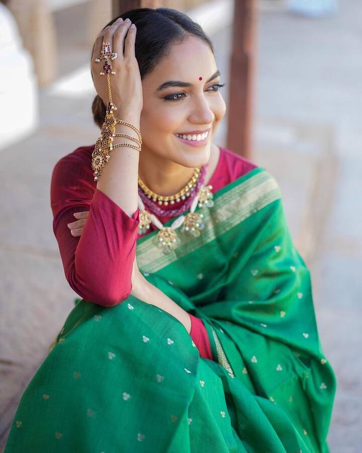 ఎప్పటికప్పుడు తన హాట్ ఫొటోలను సోషల్ మీడియాలో షేర్ చేస్తుంటుంది. (Photo Courtesy: Ritu Varma Instagram)