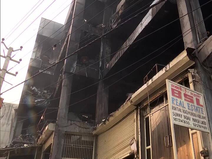 delhi mundka fire survival stories witnesses tells horrific scene Mundka Fire: खिड़की से कूदने के लिए बहन को कहता रहा शख्स बाद में धुंए के गुबार में खो गई उम्मीद, मुंडका अग्निकांड की दर्दभरी कहानी