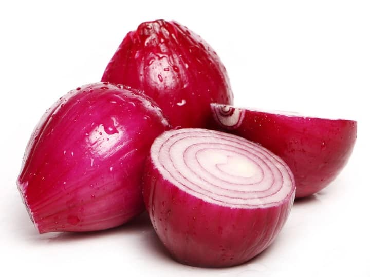 Skin Care Tips Benefits Of Rubbing Onion On Skin Skin Care Tips: खाने ही नहीं स्किन के लिए भी बहुत फायदेमंद है कच्चा प्याज, जानें यूज करने का तरीका