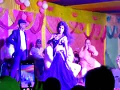 VIDEO: तुमसे मिलने के बाद दिलबर... गाना बजा और आउट ऑफ कंट्रोल हो गए JDU विधायक गोपाल मंडल, दे दिया फ्लाइंग किस