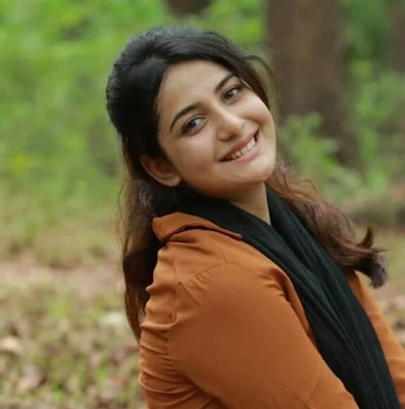 सहानाच्या नवऱ्याने तिला तिच्या कुटुंबियांपासून भेटण्यास नकार दिला होता.