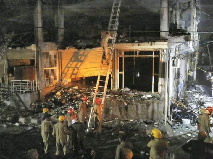 Delhi Massive Fire: मुंडका में लाल डोरे की जमीन पर खड़ी थी बिल्डिंग, नहीं मिला था फायर सेफ्टी सर्टिफिकेट
