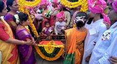 PHOTO : छत्रपती संभाजी महाराज यांची जयंती, पुरंदर किल्ल्यावर पाळणा जोजवला, मर्दानी खेळांचं आयोजन