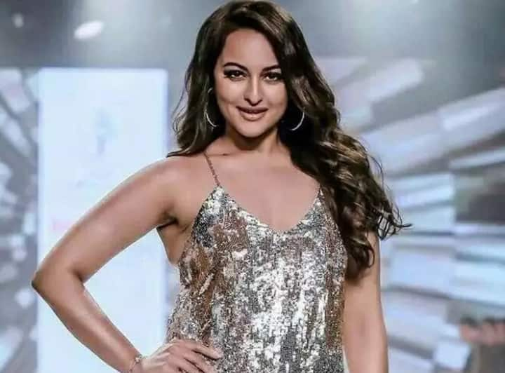 sonakshi sinha lookalike photo viral alishba leghari pakistani social media influencer Sonakshi Sinha Lookalike: सोनाक्षी सिन्हा की हमशकल है पाकिस्तान की ये सोशल मीडिया इन्फ्लुएंसर, देखकर आप भी धोखा खा जाएंगे