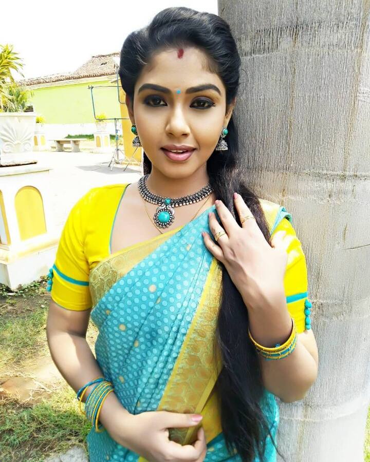 மாடலிங்கிலும் கலக்கி வருகிறார்