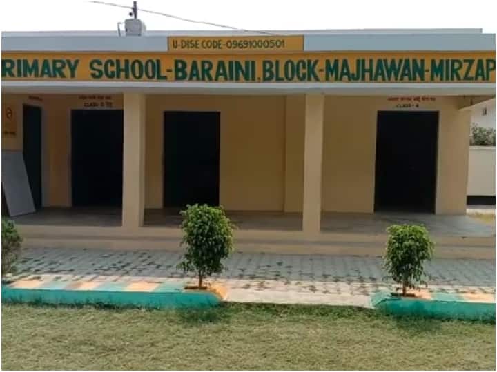 mirzapur:  good news for Govt schools in mirzapur, demand  Increased for admission ANN Mirzapur News: मिर्जापुर में सरकारी स्कूलों में दाखिले की लगी होड़, प्राइवेट स्कूलों से कटवाए जा रहे नाम