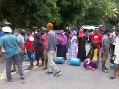 Sri Lanka Food Crisis: बच्चों को पिलाने के लिए घरों में दूध तक नहीं, श्रीलंका में खाने-पीने के पड़े लाले