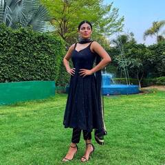 Neeru Bajwa Net Worth: करोड़ों के आलीशान घर की मालकिन हैं Neeru Bajwa, नेटवर्थ जानकर उड़ जाएंगे होश