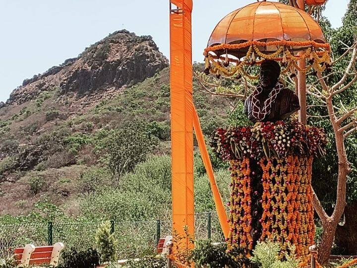 छत्रपती संभाजी महाराज यांच्या जयंतीनिमित्त पुरंदर किल्ला सजवण्यात आला होता.