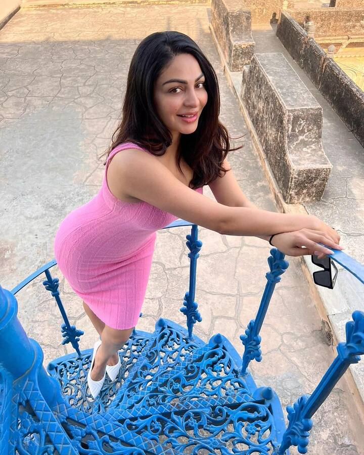 बहुत जल्द नीरू पंजाबी फिल्म लौंग लाची में नजर आने वाली है. इसकी शूटिंग के लिए वो हाल ही में राजस्थान भी पहुंची थी.