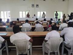 ‛டெண்டர் விடுங்க...’ கொதித்த அதிமுக... ‛பொய் சொல்றாங்க...’ கொந்தளித்த திமுக... பரபரப்பில் கரூர் மாவட்ட கவுன்சில் கூட்டம்!