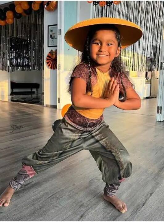 सनी लियोनी के घर में काफी बड़ा लिविंग एरिया है, जहां उनके बच्चे जमकर मस्ती करते हैं.