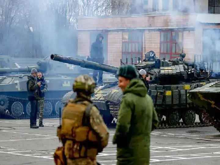 Russia and Ukraine War: Kyiv claims Russian troops are retreating from Ukraine second largest city Kharkiv Russia and Ukraine War: कीव का दावा- यूक्रेन के दूसरे सबसे बड़े शहर खारकीव से पीछे हट रहे हैं रूसी सैनिक