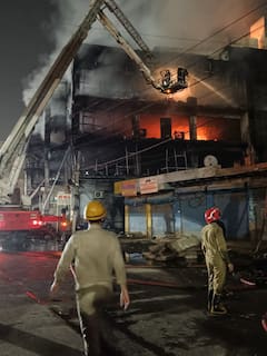 Delhi Mundka Fire: दर्दनाक हादसे में 27 लोगों की मौत, 12 घायल