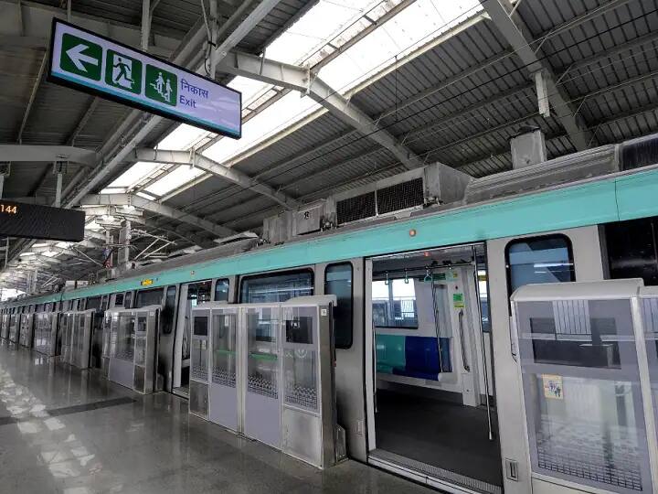Delhi: Suicide cases at metro station decreased due to the installation of PSD doors Delhi: पीएसडी दरवाजे लगाने से घटे मेट्रो स्टेशन पर सुसाइड के केस, सुरक्षाकर्मियों की तैनाती से भी मिली मदद