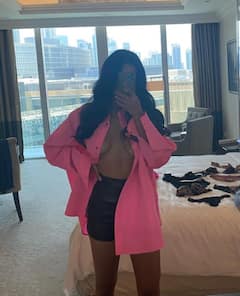 ઈશા ગુપ્તાની બોલ્ડ તસવીરોએ તાપમાનનો પારો વધુ વધાર્યો