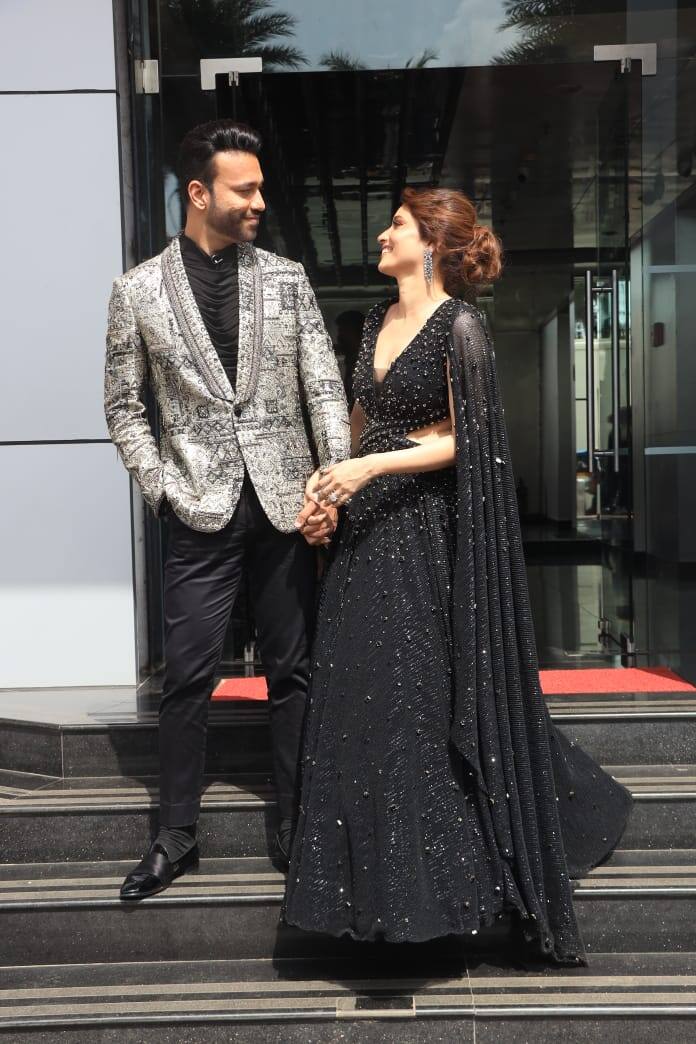 स्टारप्लस के डांस शो 'स्मार्ट जोड़ी' के सेट पर अंकिता लोखंडे और विक्की जैन को स्पॉट किया गया है .