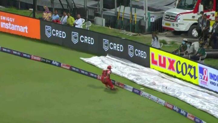 Sunrisers Hyderabad fielder Shashank Singh takes an incredible catch of Ajinkya Rahane at deep cover boundary Watch: SRH के इस फील्डर ने पकड़ा रहाणे का ऐसा कैच, बल्लेबाज और दर्शक हो गए हैरान, देखें वीडियो