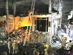 Mundka Fire: दिल्ली के मुंडका में आग का तांडव, जान बचाने के लिए शीशा तोड़कर नीचे कूदे लोग, 27 लोगों की गई जान, कई घायल