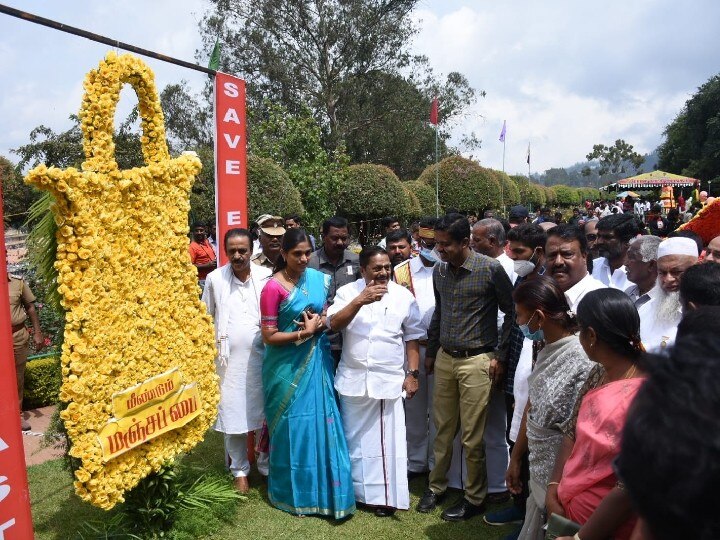 பூக்களின் ராஜா... உதகையில் கெத்து காட்டும் ரோஜா... கண்காட்சியில் திளைத்து போகும் பயணிகள்!