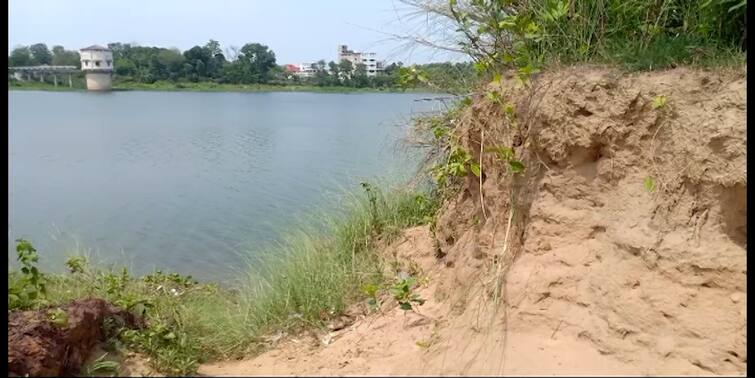 West Midnapore Kharagpur Landslides have started on the farmland West Midnapore News: নদীর পাড়ের পর চাষের জমিতে ধস, খড়গপুরে তুঙ্গে তৃণমূল-বিজেপি তরজা