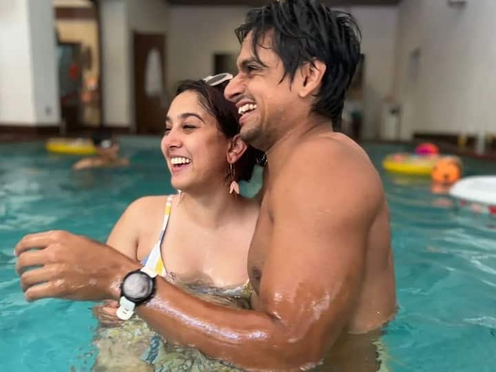 इरा ने अपनी बर्थडे पार्टी की और तस्वीरें शेयर की हैं. जिसमें वह अपने दोस्तो के साथ मस्ती करती नजर आ रही हैं. इरा ने एक बार फिर बिकिनी में तस्वीरें शेयर की हैं.