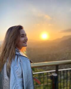 Rashami Desai ਨੇ Los Angeles ਤੋਂ ਸ਼ੇਅਰ ਕੀਤੀਆਂ ਲੈਟੇਸਟ ਤਸਵੀਰਾਂ, ਸਟਾਈਲਿਸ਼ ਆਊਟਫਿੱਟ 'ਚ ਨਜ਼ਰ ਆਈ ਖੂਬਸੂਰਤ