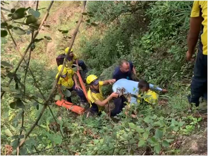 rudraprayag a suv fell into a trench between and gaurikund 8 injured Chardham Yatra 2022: रुद्रप्रयाग-गौरीकुंड के बीच NH से गुजर रहा SUV खाई में गिरा, बाल-बाल बची 8 जानें