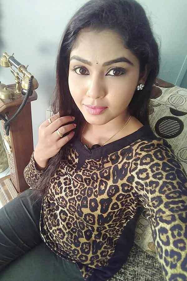பாண்டியன் ஸ்டோர்சில் நடித்து பிரபலம்