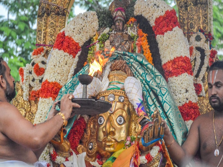 2 வருடங்களுக்குப் பிறகு கருடசேவை விழா.. காஞ்சிபுரத்தில் மீண்டும் அத்திவரதர் வழிபாடு..!