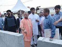 Gorakhpur News: एक्शन मोड में दिखे CM योगी, फोरलेन और नाला निर्माण कार्य का किया निरीक्षण, अधिकारियों को दिए सख्त निर्देश