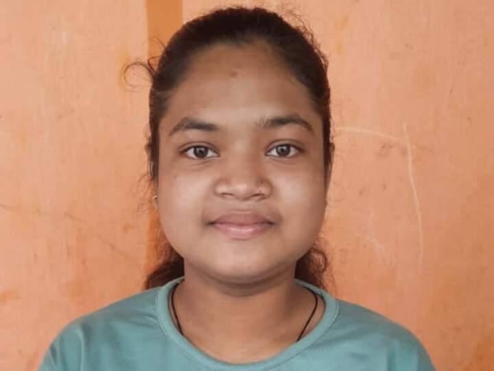 bastar daughter of vegetable seller top district in 12th class priya nishad ANN Bastar: सब्जी बेचने वाले की बेटी बनी बस्तर जिले की कक्षा 12वीं टॉपर, बनना चाहती है प्रशासनिक अधिकारी