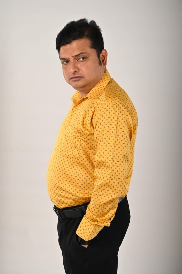 একজন উচ্চাকাঙ্ক্ষী  নারী, উচ্চপদস্থ এক কর্পোরেট অফিসারকে বিয়ে করে অর্থনৈতিকভাবে ভীষণ সুখী হলেও, তাঁর জীবনে একটা সময়ে গিয়ে বাৎসল্যের অভাব হয়ে পড়ে, এবং সেই কারণে তিনি সন্তানের জন্ম দেওয়ার জন্য উৎসুক হয়ে পড়েন।