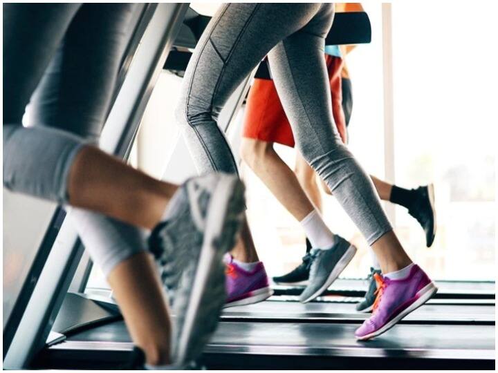 हार्ट को फिट रखने के लिए कार्डियो एक्सरसाइज जरूर करनी चाहिए. कार्डियो एक्सरसाइज में वॉक, जॉगिंग, और साइकिलिंग शामिल है. कार्डियो से आपकी हृदय गति में तेजी आती है और हृदय की मांसपेशियों की एक्सरसाइज भी होती है.